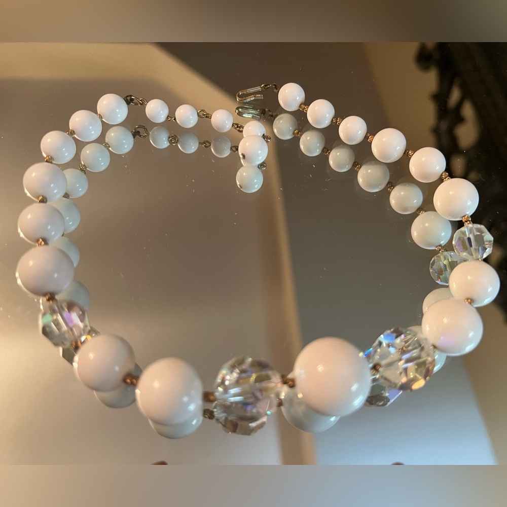 🦋 Vintage White Beaded Necklace with Crystal Accents